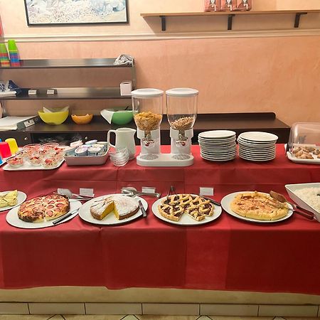 Hotel Carol تْشيزيناتيكو المظهر الخارجي الصورة