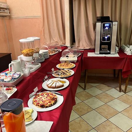 Hotel Carol تْشيزيناتيكو المظهر الخارجي الصورة
