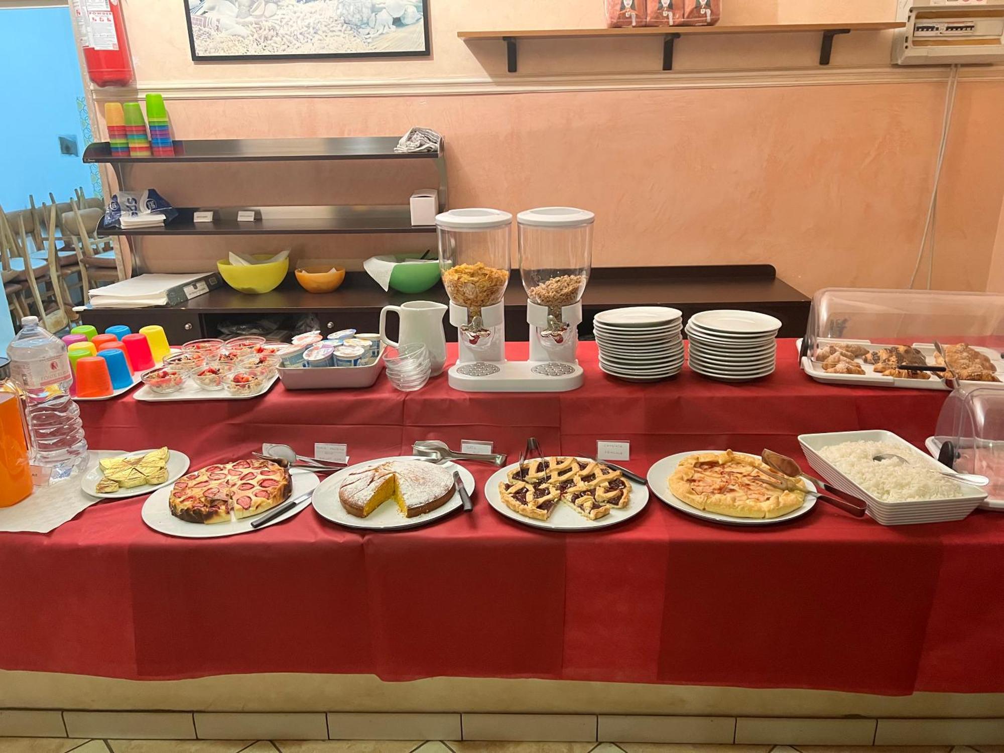 Hotel Carol تْشيزيناتيكو المظهر الخارجي الصورة